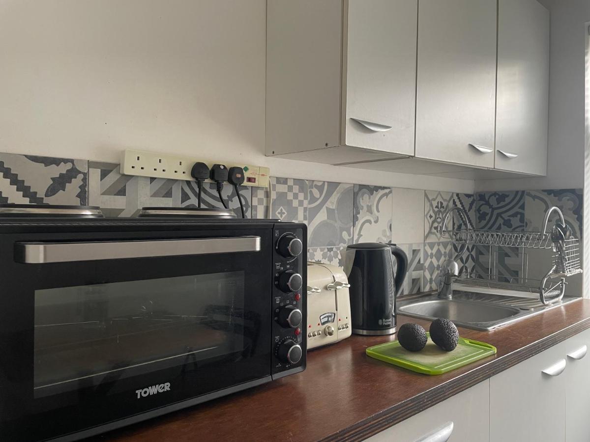 Entire House Floor Perfect For Couples & Freelancers - Available For Single Too Hotel London Exterior photo