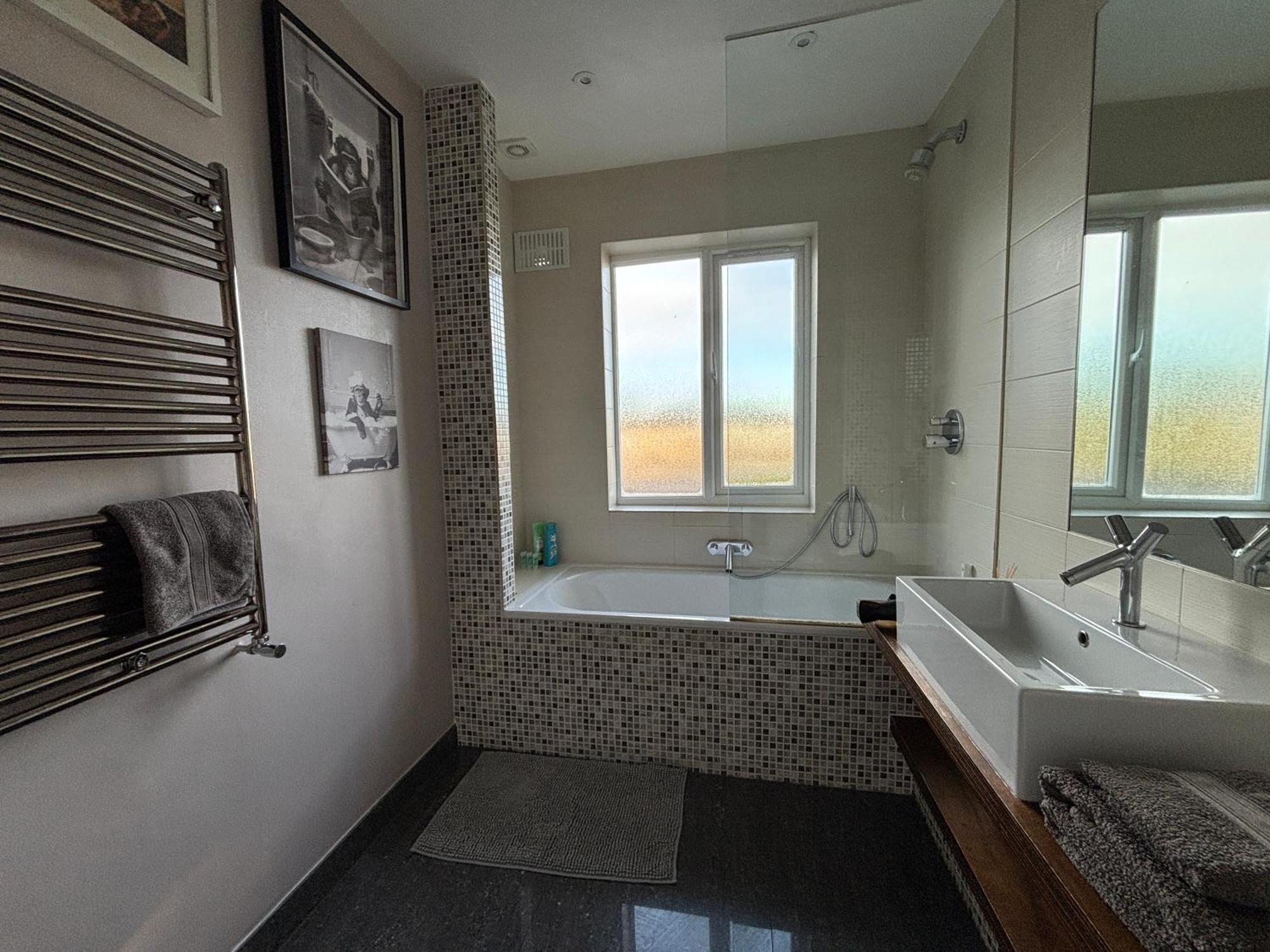 Entire House Floor Perfect For Couples & Freelancers - Available For Single Too Hotel London Exterior photo
