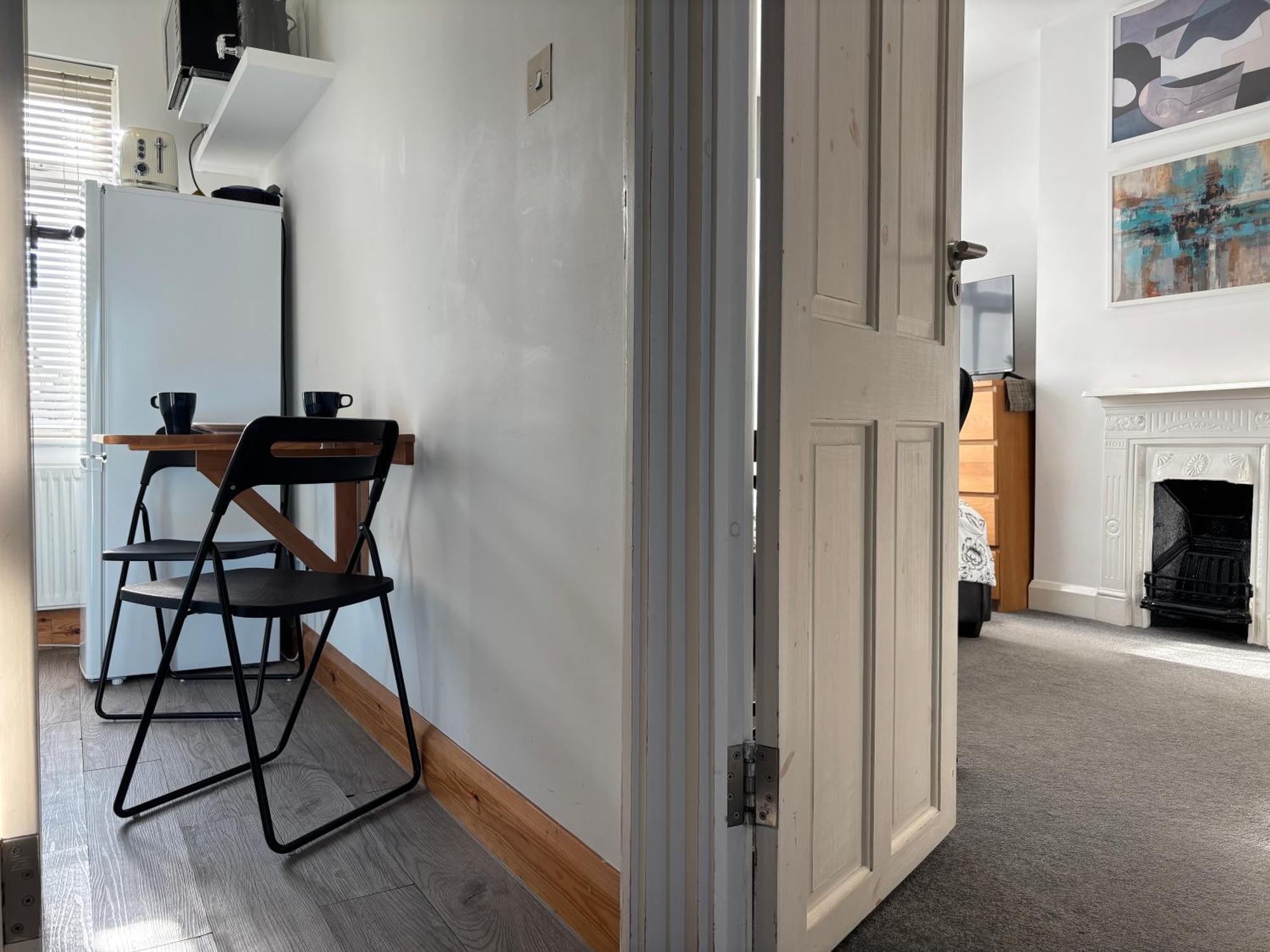 Entire House Floor Perfect For Couples & Freelancers - Available For Single Too Hotel London Exterior photo